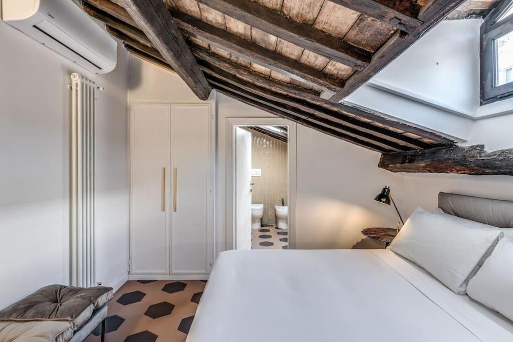 Apartment Cisterna 9 Rom